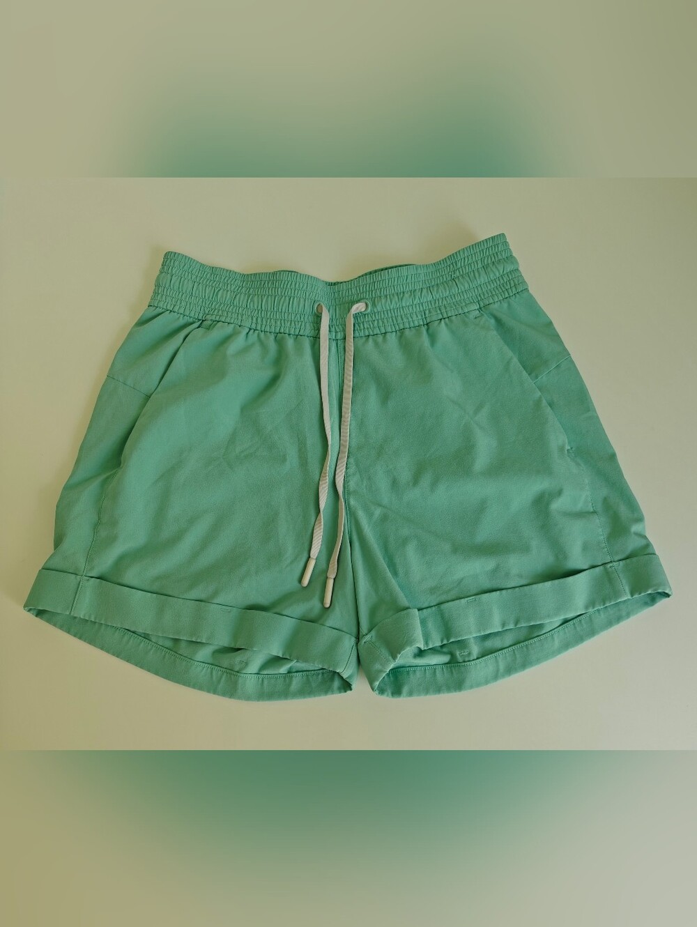 Lululemon Spring Break Away Shorts light green Size 2